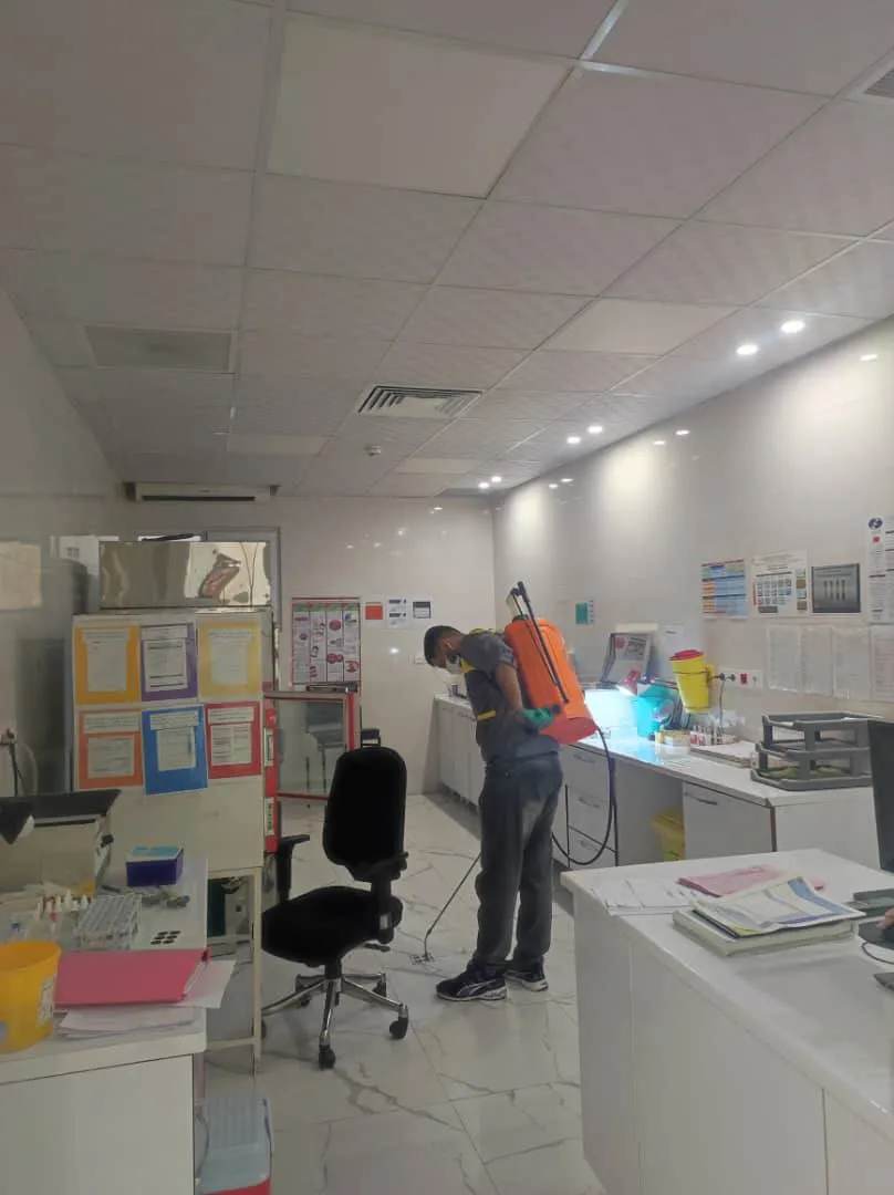 سمپاشی آزمایشگاه مرکز درمانی